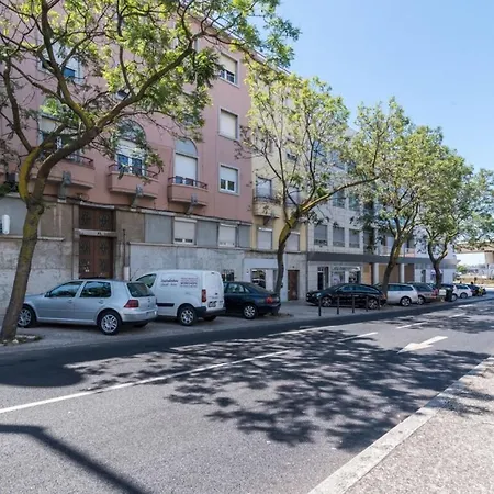 Charming 2 Bedroom At Restelo Lägenhet Lisboa