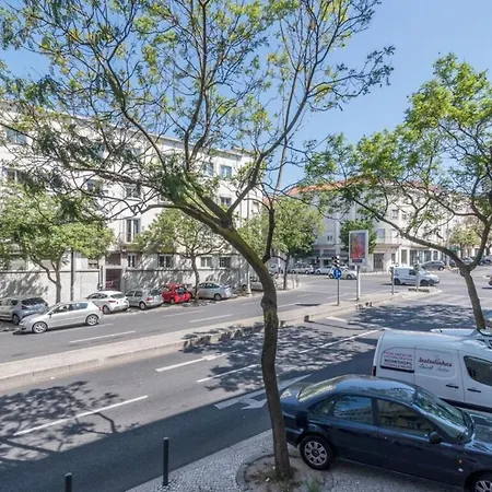 Charming 2 Bedroom At Restelo * Lisboa