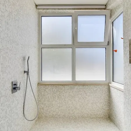 Charming 2 Bedroom At Restelo Lägenhet Lisboa